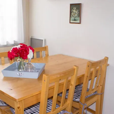 בית נופש Inviting Holiday In With Garden הושורסט