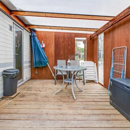 Inviting Holiday In With Garden בית נופש הושורסט