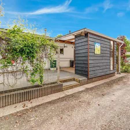 Inviting Holiday In With Garden